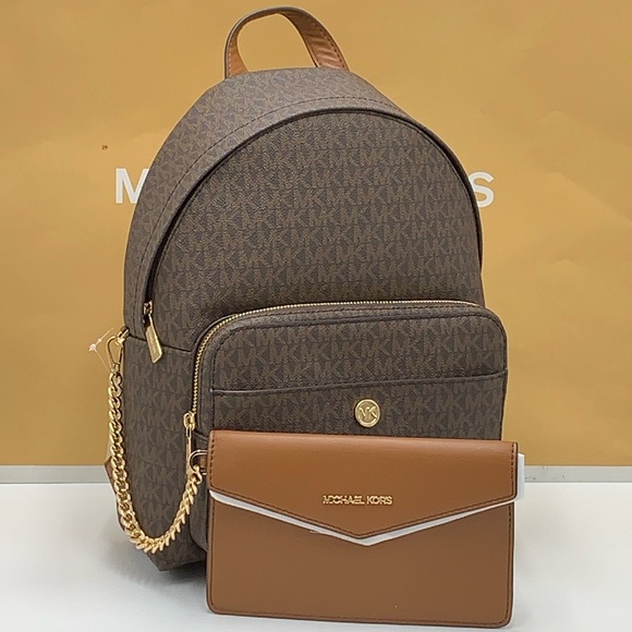 MICHAEL KORS
Maisie Extra-Small Logo 2-in-1 Backpack
Brown 
NWT - Picture 13 of 16